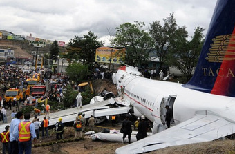 Illustration for article titled Honduras: World's Trickiest Landing